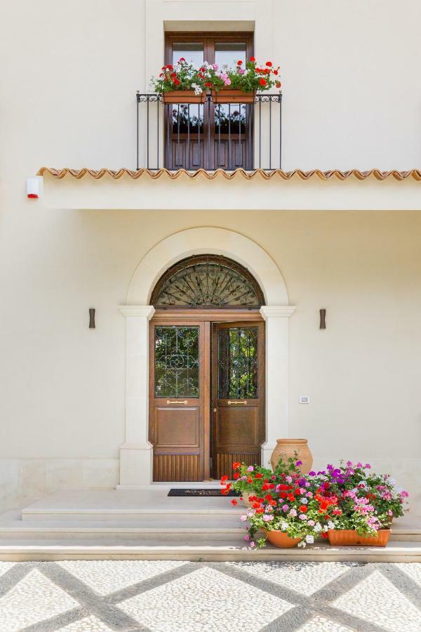 Villa Raphael Авола Экстерьер фото